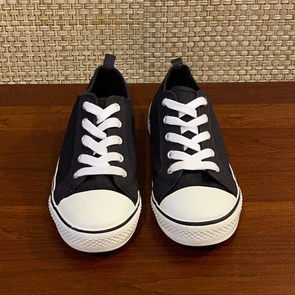 🌟2xHP🌟Like New! Canvas Sneakers 4M - Picture 2 of 7
